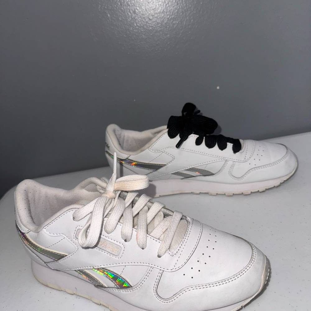 Reebok White Sneakers Classic Athletic Design size 6.5